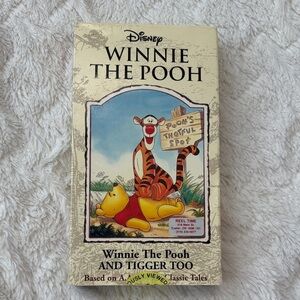 Disney Winnie the Pooh and Tigger Too VHS with Blue and Yellow Cover